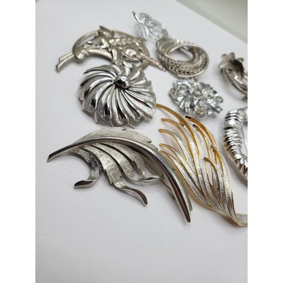 Vintage Brooch Lot of 14 Mixed Floral & Rhinestone Pins, Wear or Resell - Picture 2 of 9